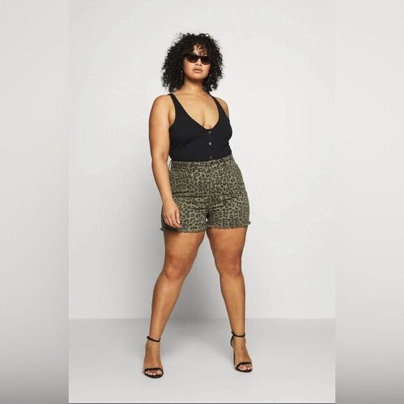 Good American NWT Womens Size 18 Leopard Sage Distressed Hem Cut Off Jean Short - Picture 2 of 14